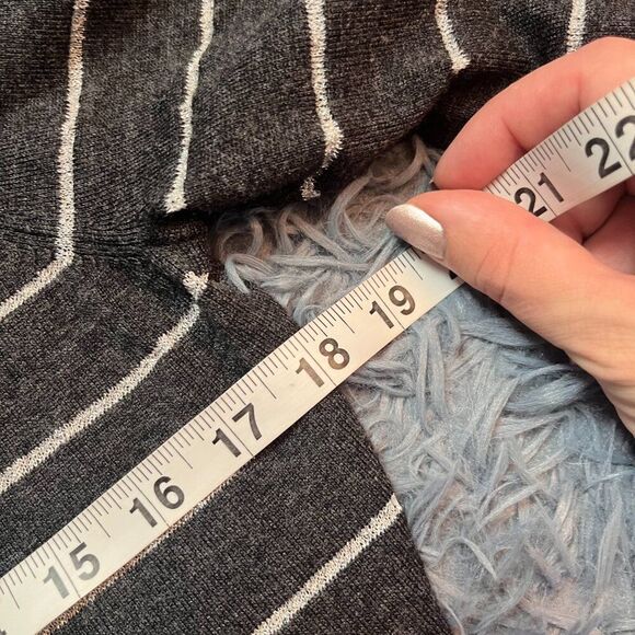 Halogen Gray White Striped Metallic Button Down Cardigan Size M - Picture 4 of 5